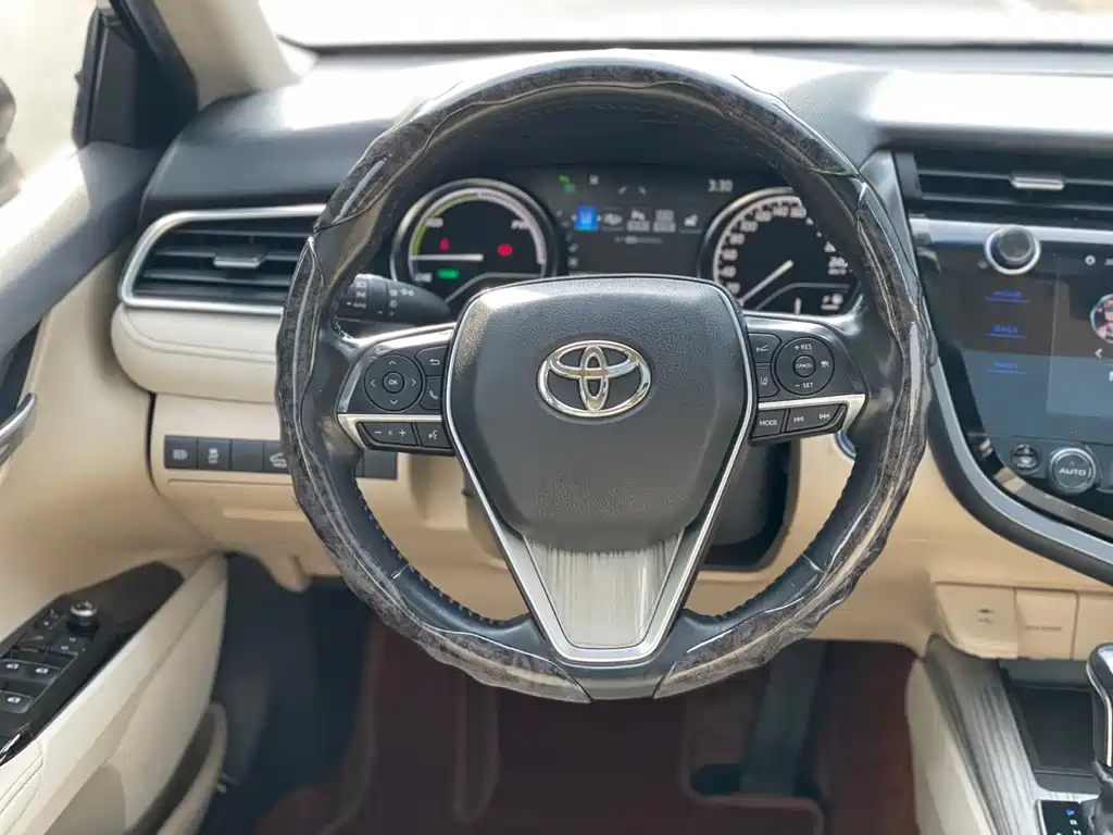 Toyota Camry — фото 9
