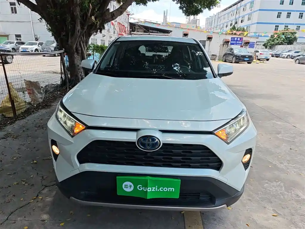 Toyota RAV4 — фото 3