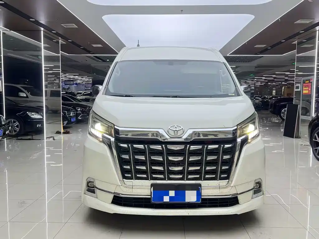 Toyota Hiace — фото 2