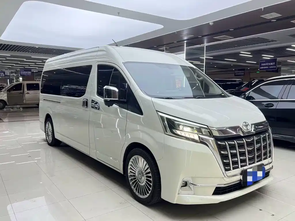 Toyota Hiace — фото 3