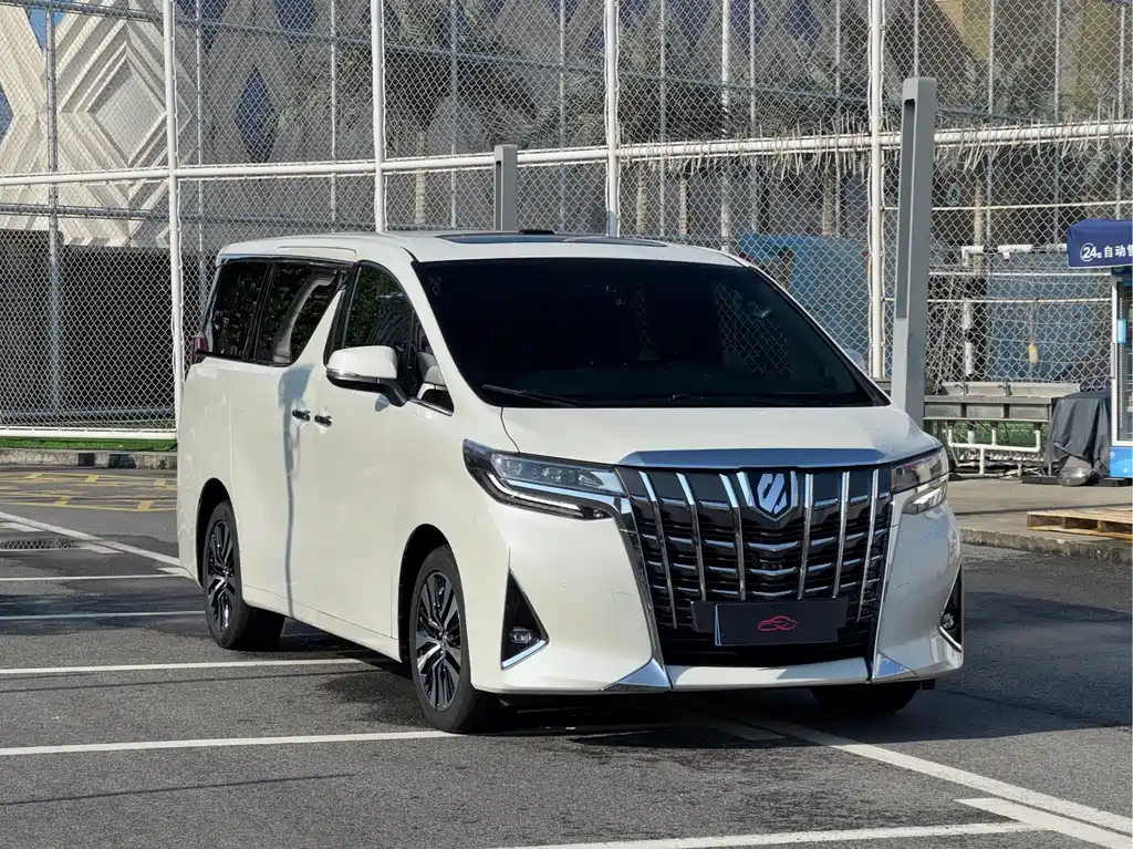 Toyota Alphard — фото 3