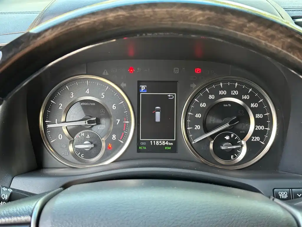 Toyota Alphard — фото 25