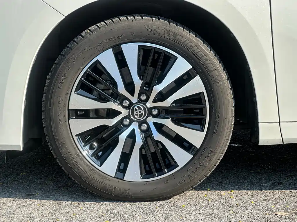 Toyota Alphard — фото 8