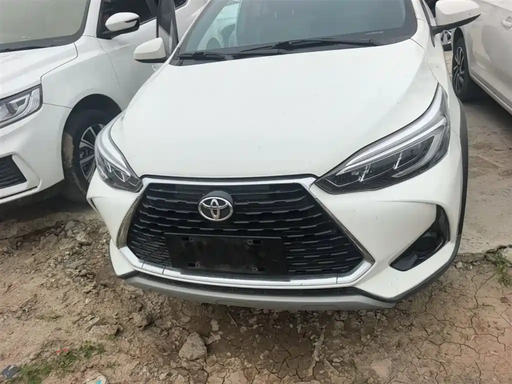 Toyota Yaris L — фото 3