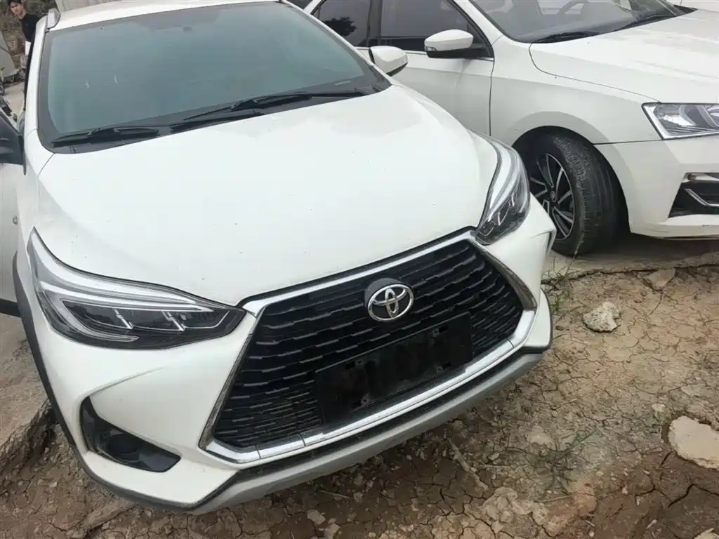Toyota Yaris L — фото 4