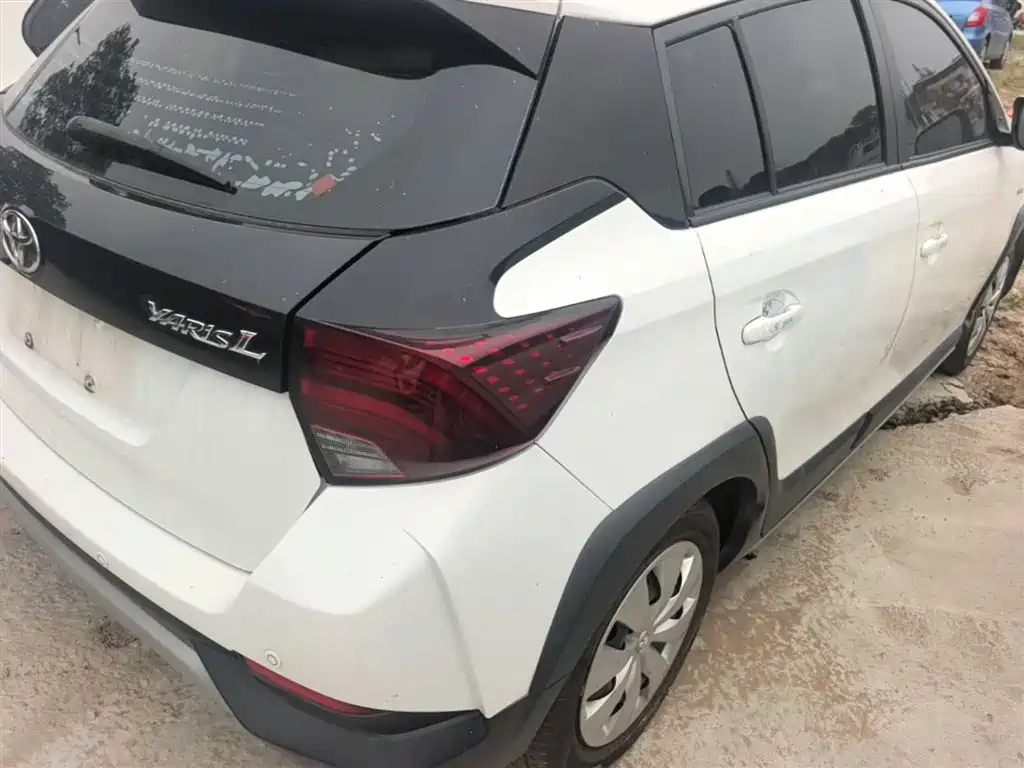 Toyota Yaris L — фото 7