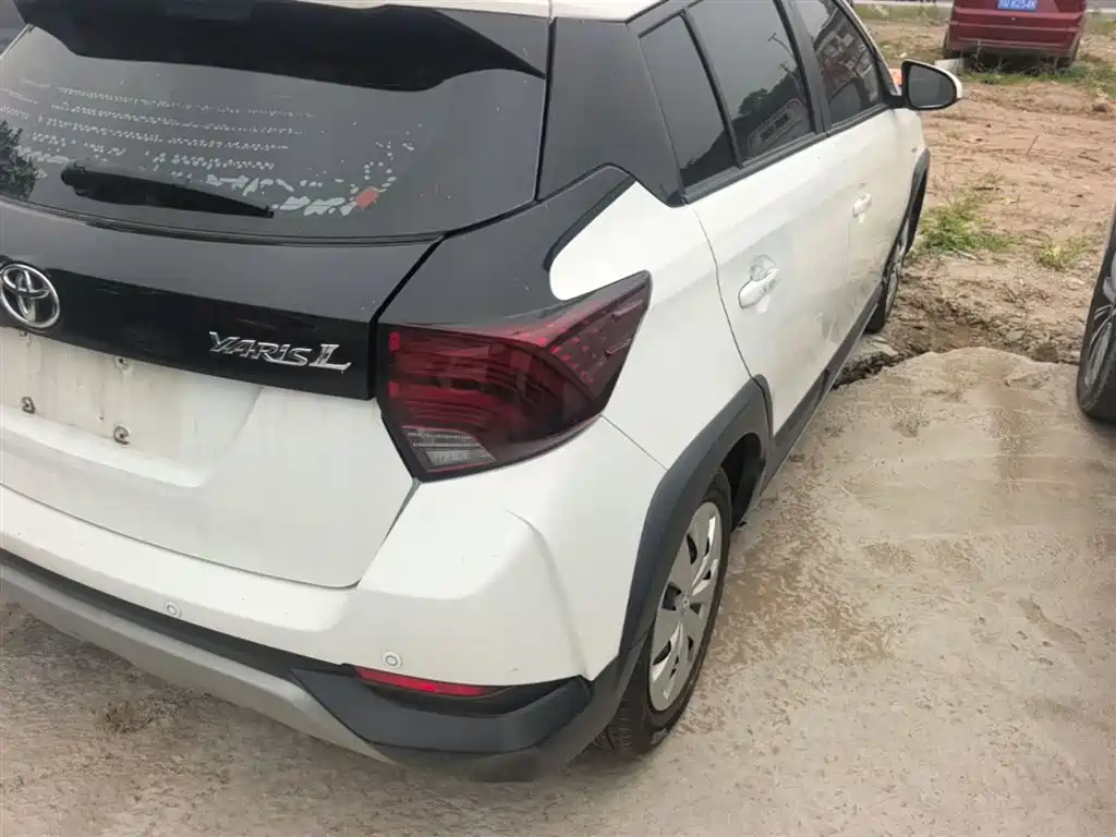 Toyota Yaris L — фото 8