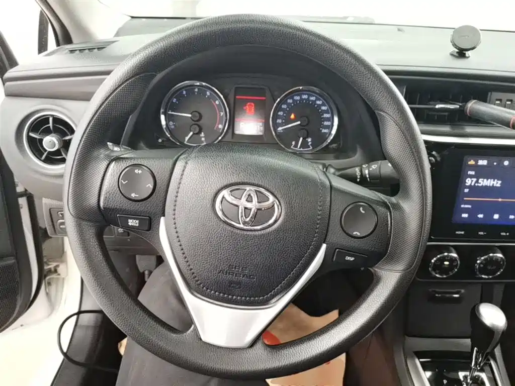 Toyota Corolla — фото 11
