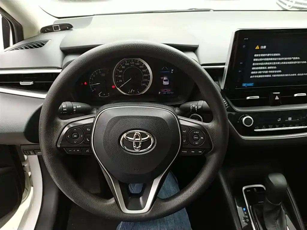 Toyota Corolla — фото 11