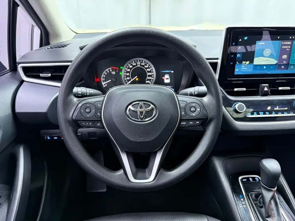 Toyota Corolla — фото 7