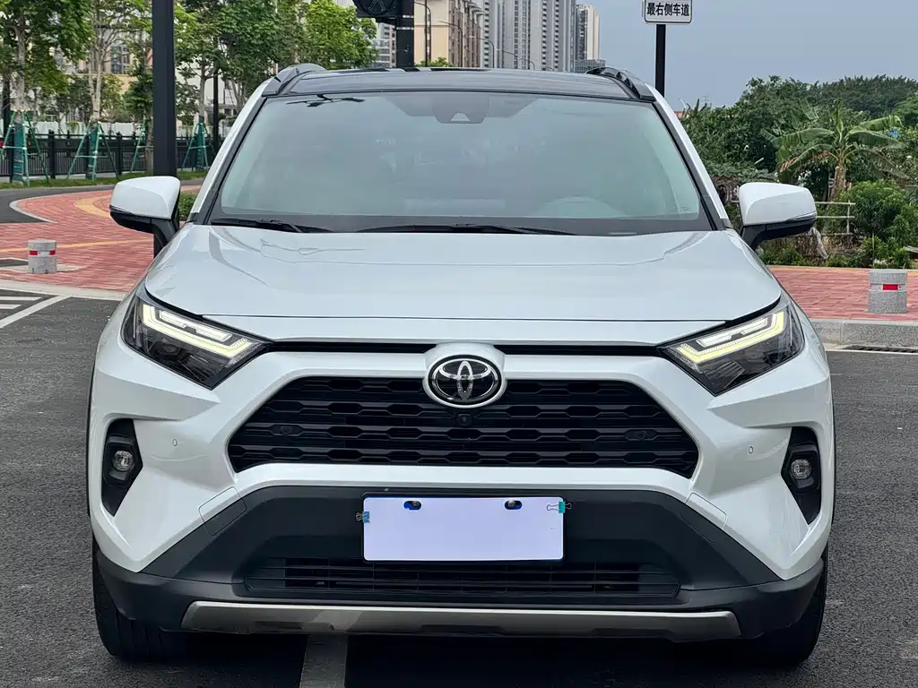 Toyota RAV4 — фото 2