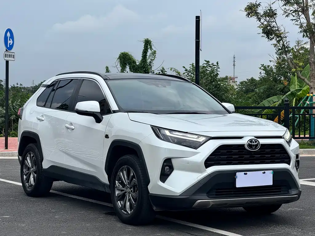 Toyota RAV4 — фото 3