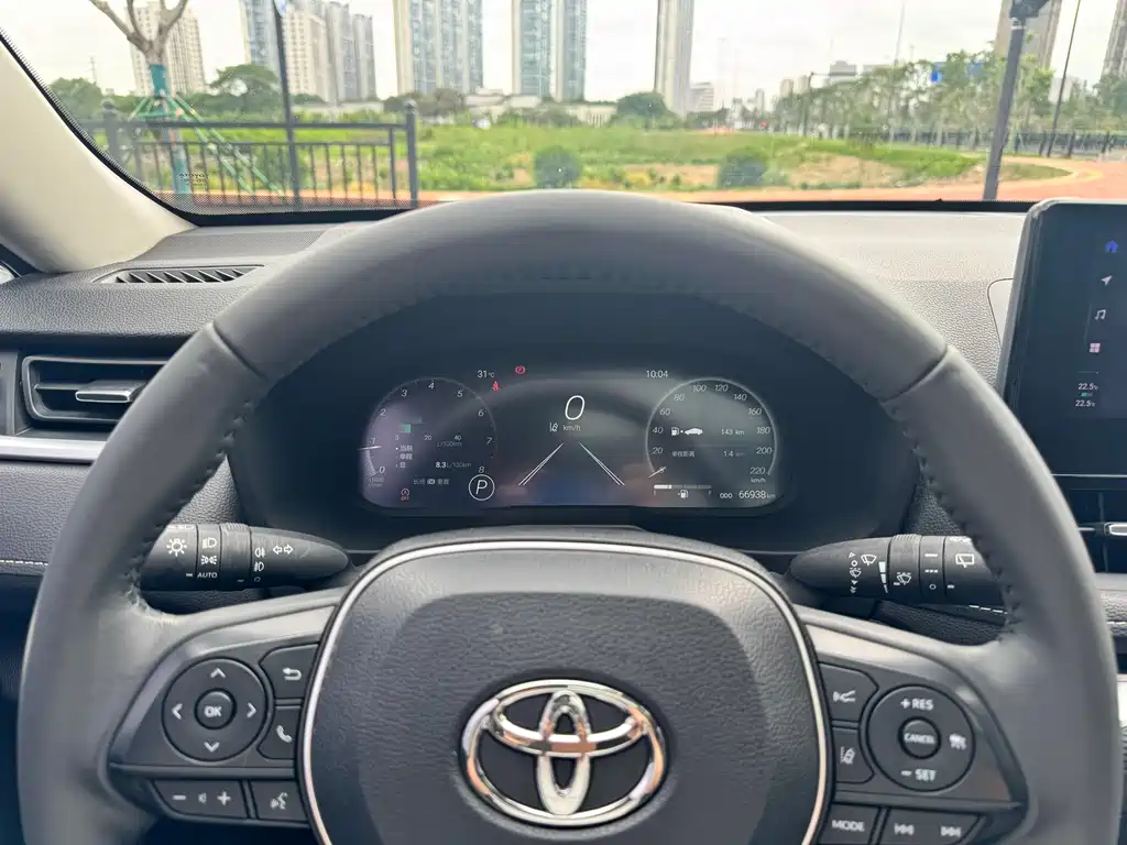 Toyota RAV4 — фото 4