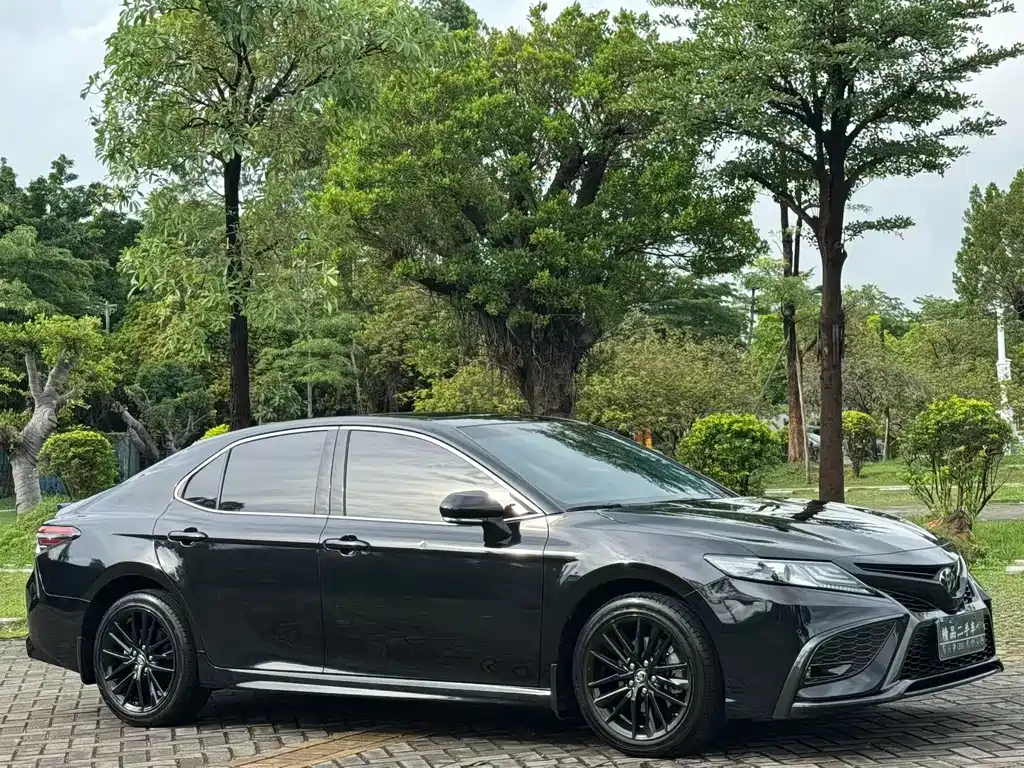 Toyota Camry — фото 3