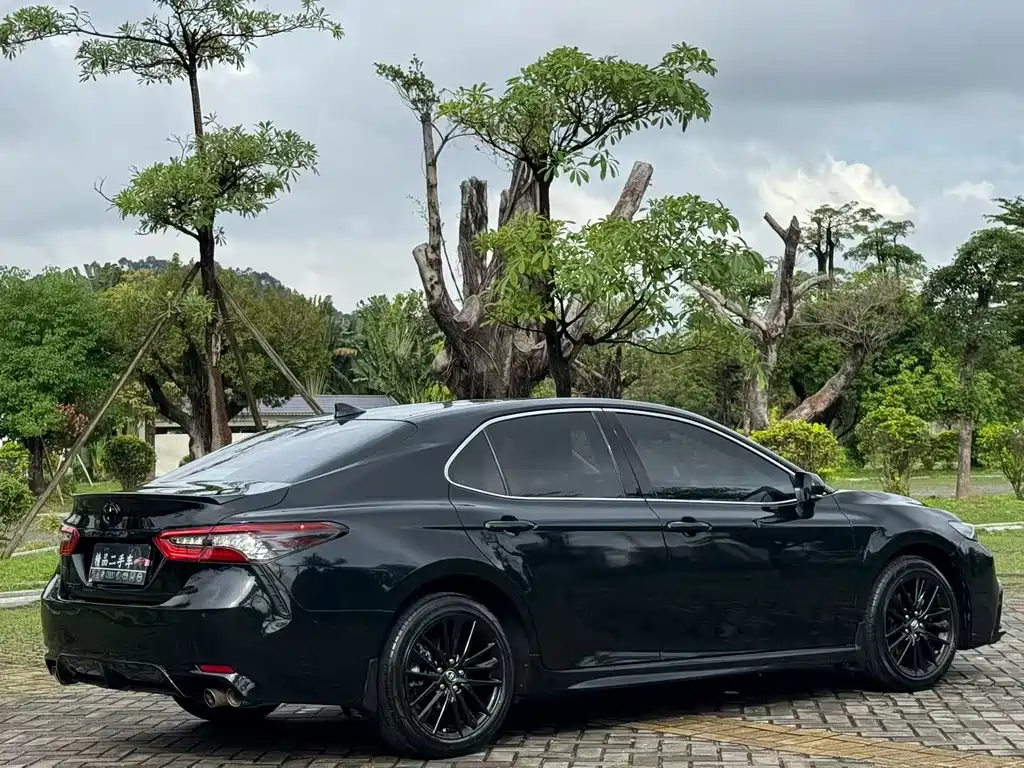 Toyota Camry — фото 5