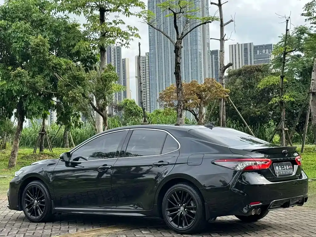Toyota Camry — фото 6