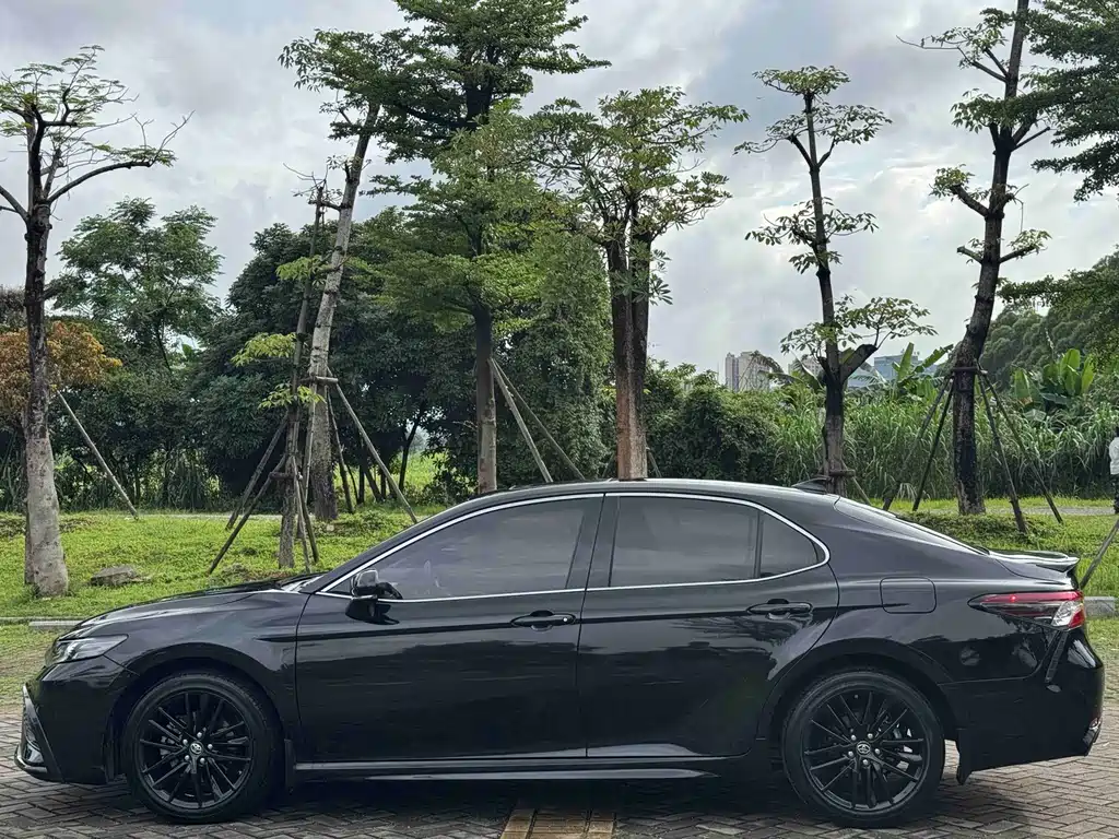 Toyota Camry — фото 7