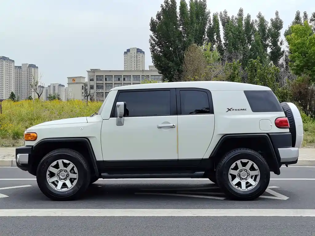Toyota FJ Cruiser — фото 5
