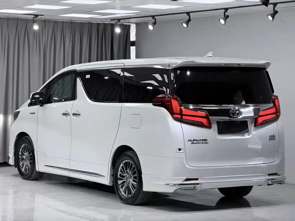 Toyota Vellfire — фото 11