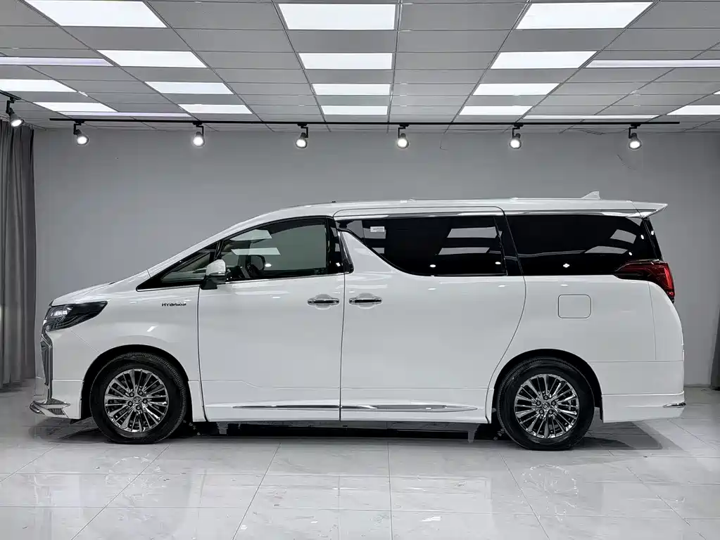 Toyota Vellfire — фото 3