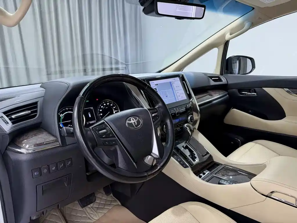 Toyota Vellfire — фото 4