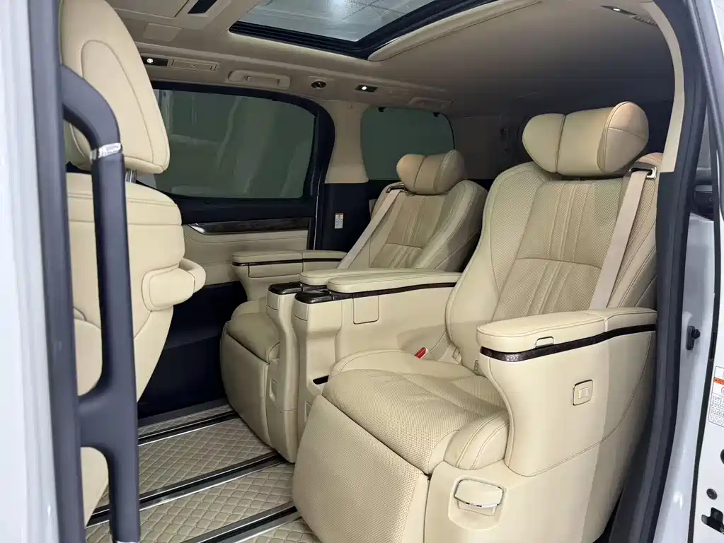 Toyota Vellfire — фото 5