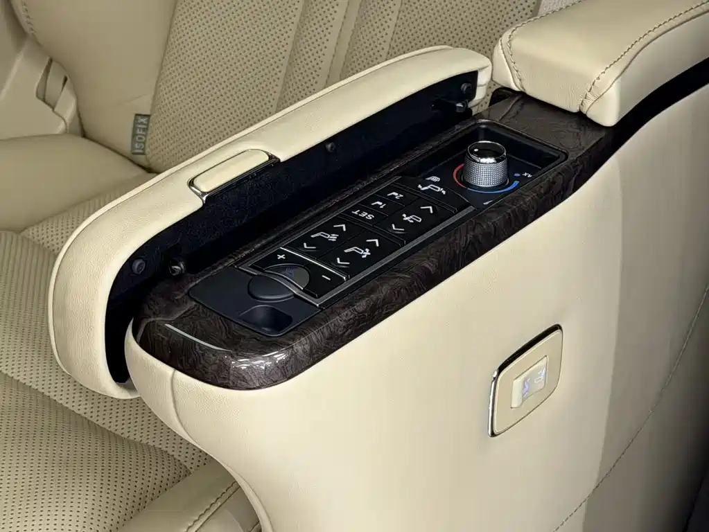 Toyota Vellfire — фото 6