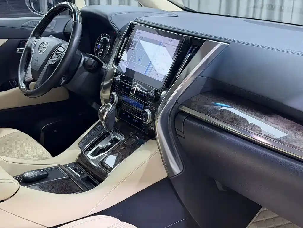 Toyota Vellfire — фото 8