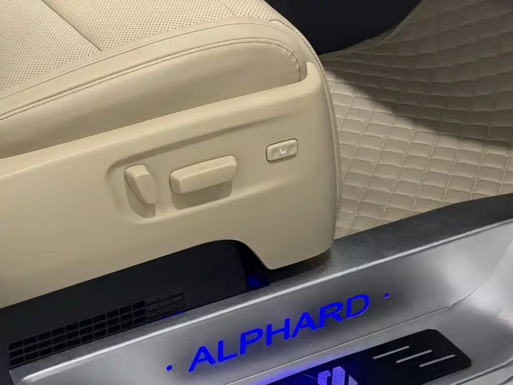Toyota Vellfire — фото 10