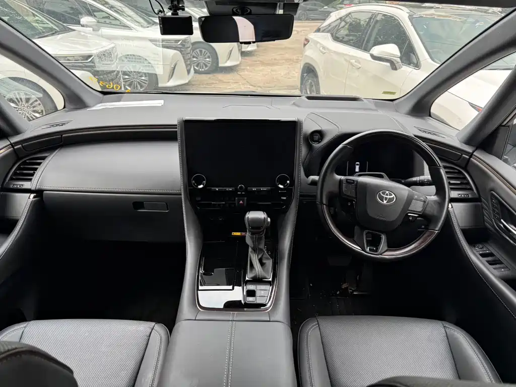 Toyota Alphard — фото 11