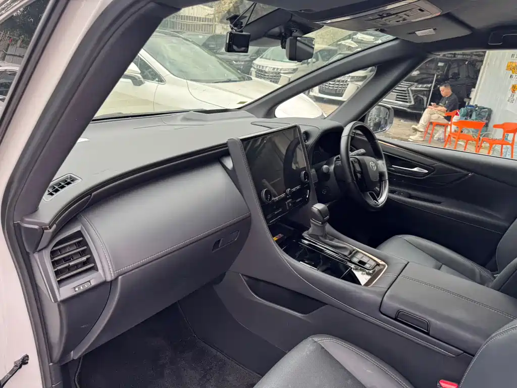 Toyota Alphard — фото 3