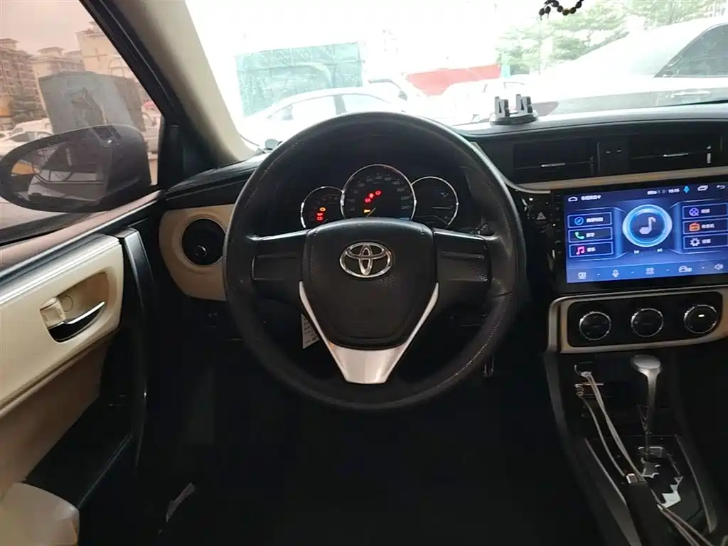 Toyota Corolla — фото 11