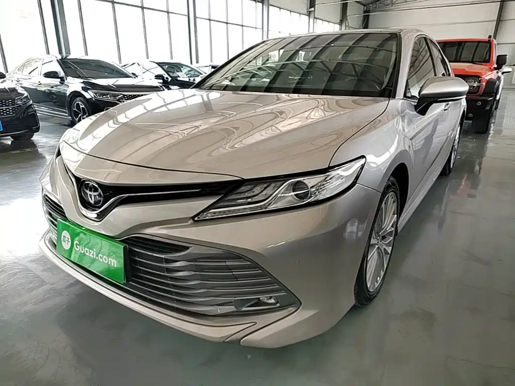 Toyota Camry — фото 2