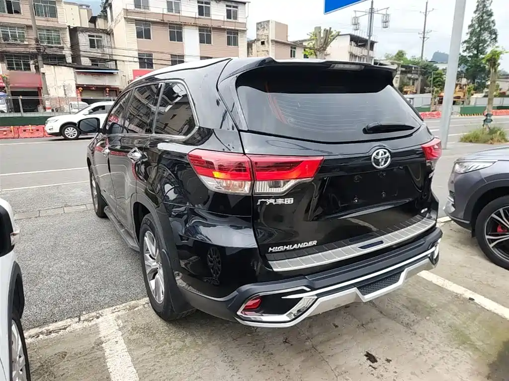 Toyota Highlander — фото 5