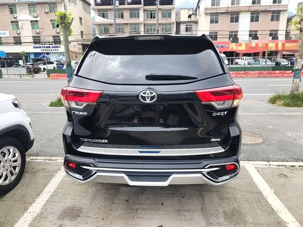 Toyota Highlander — фото 6