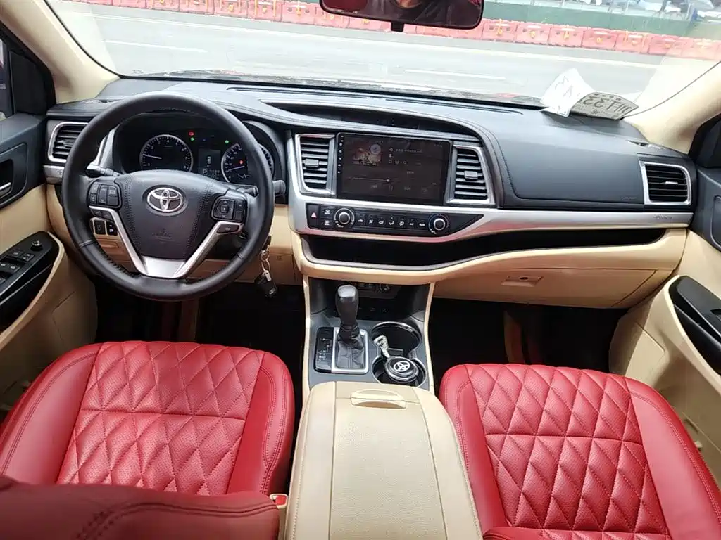 Toyota Highlander — фото 10