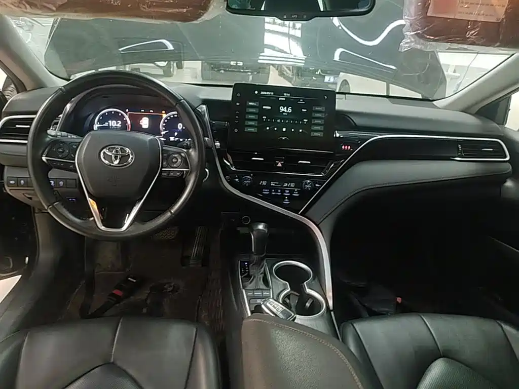 Toyota Camry — фото 10