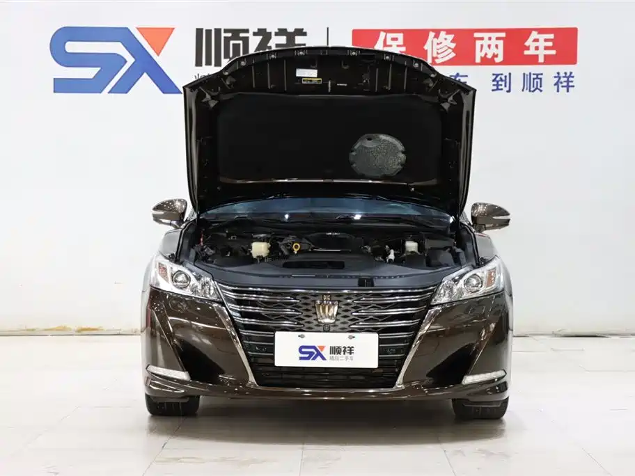 Toyota Crown — фото 18