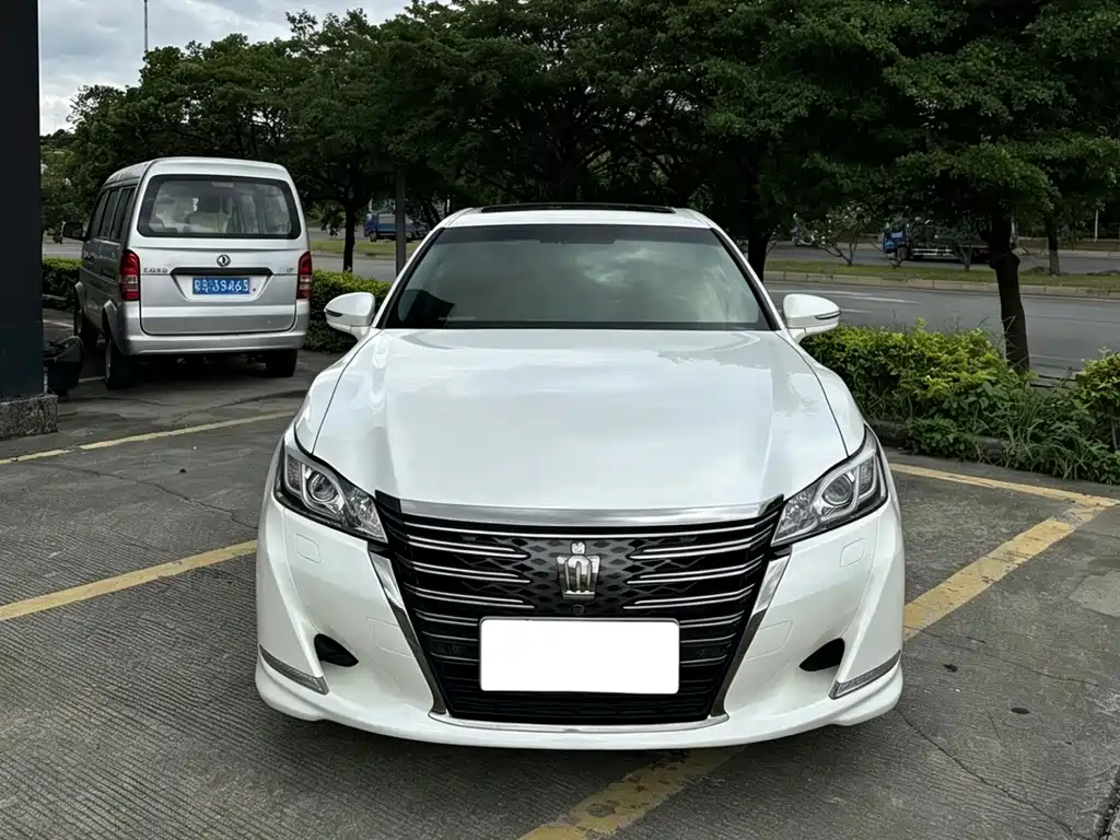 Toyota Crown — фото 2