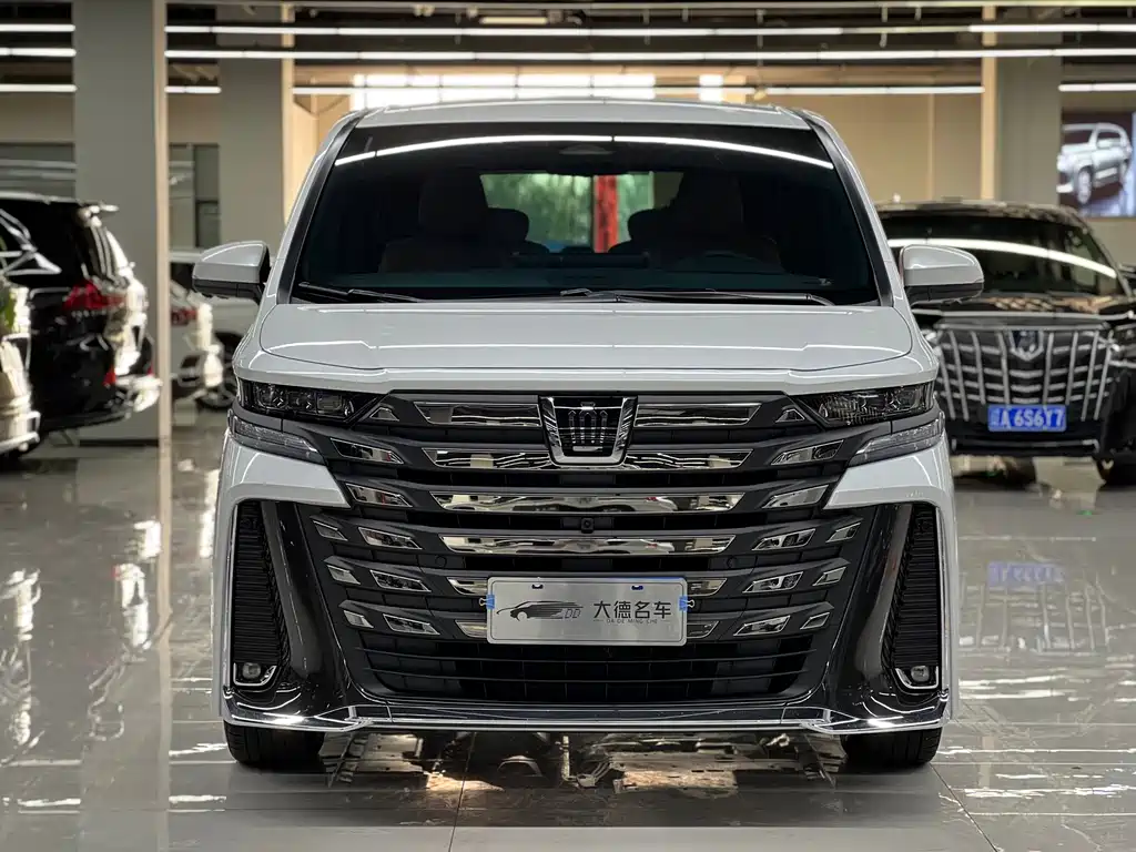 Toyota Vellfire — фото 2
