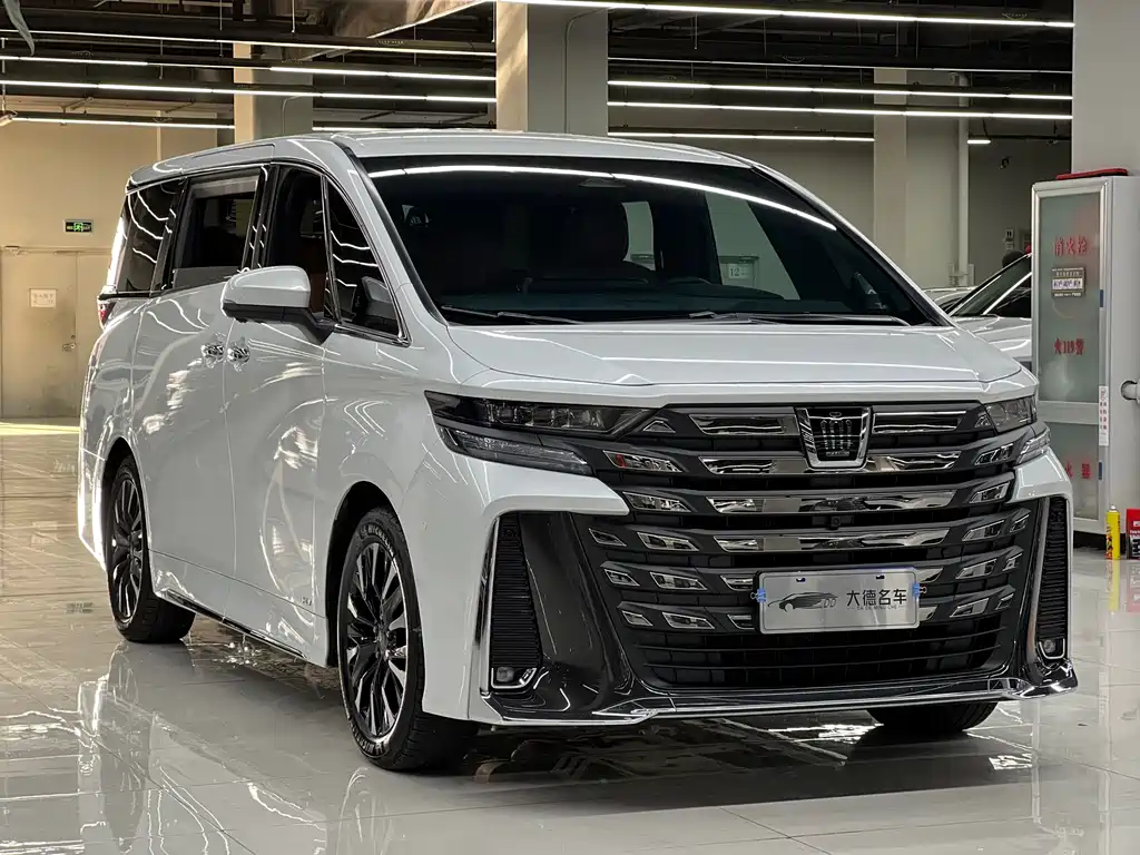 Toyota Vellfire — фото 3