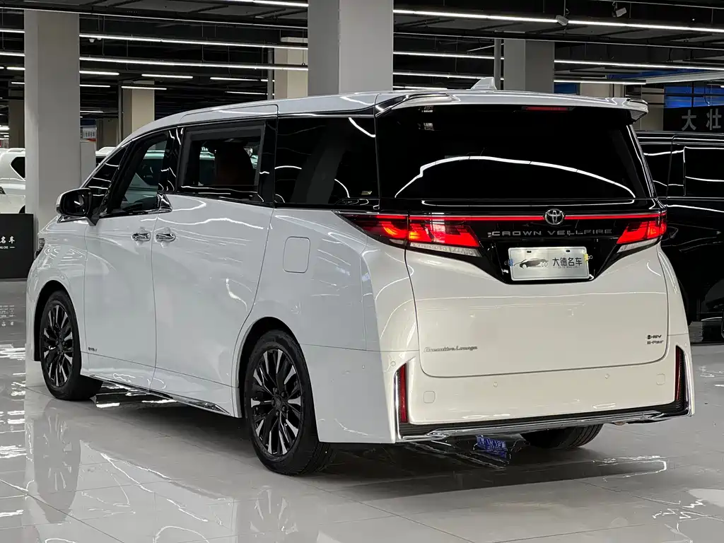 Toyota Vellfire — фото 6
