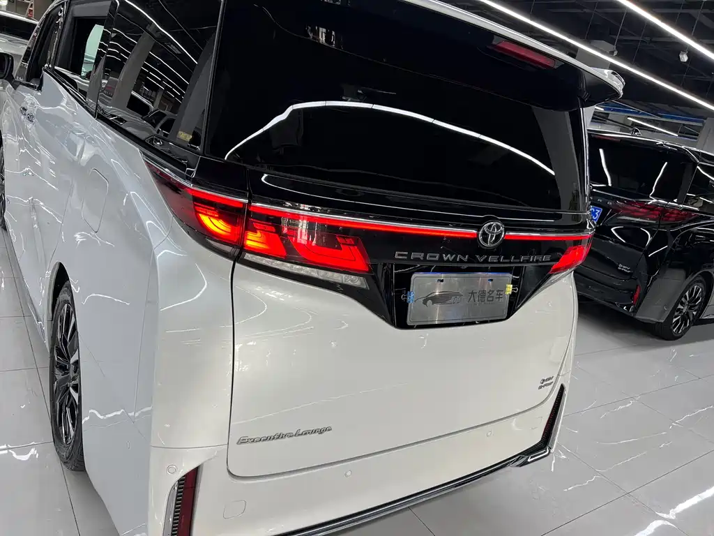 Toyota Vellfire — фото 7