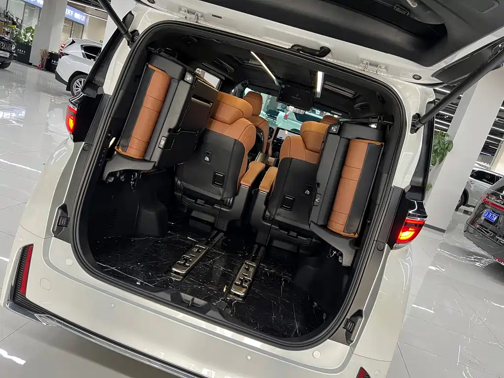 Toyota Vellfire — фото 8