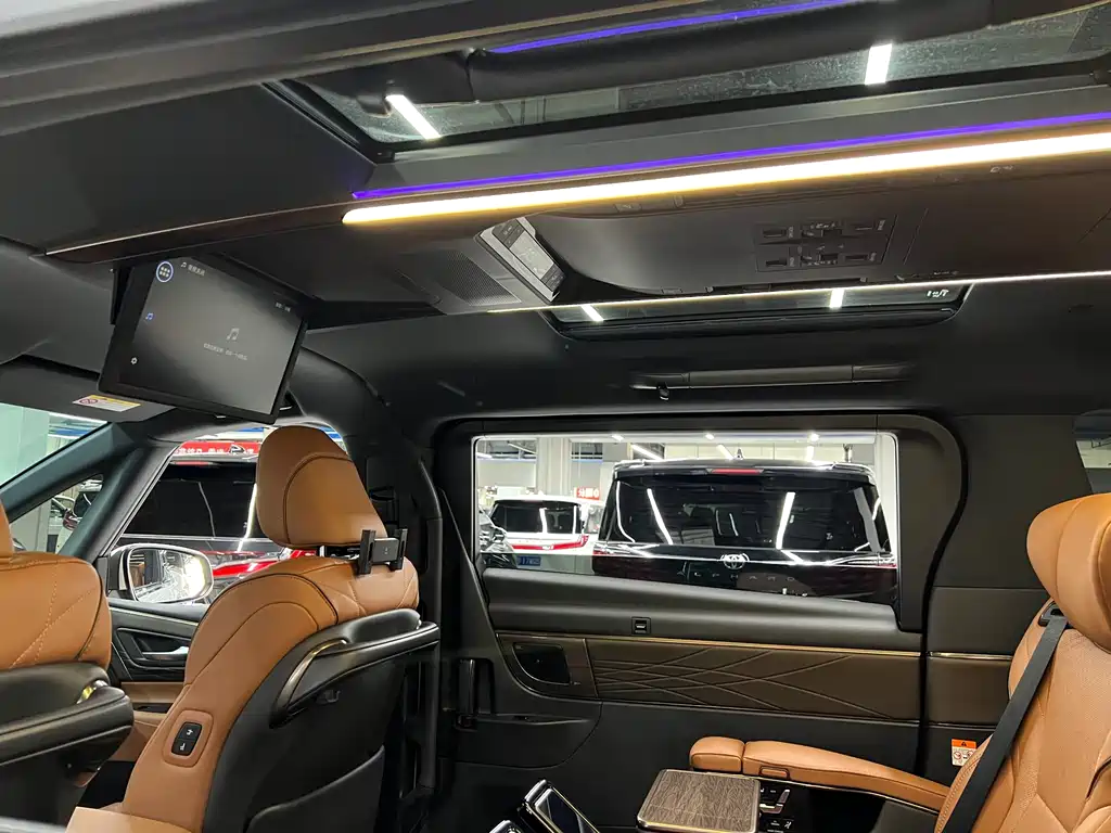 Toyota Vellfire — фото 10