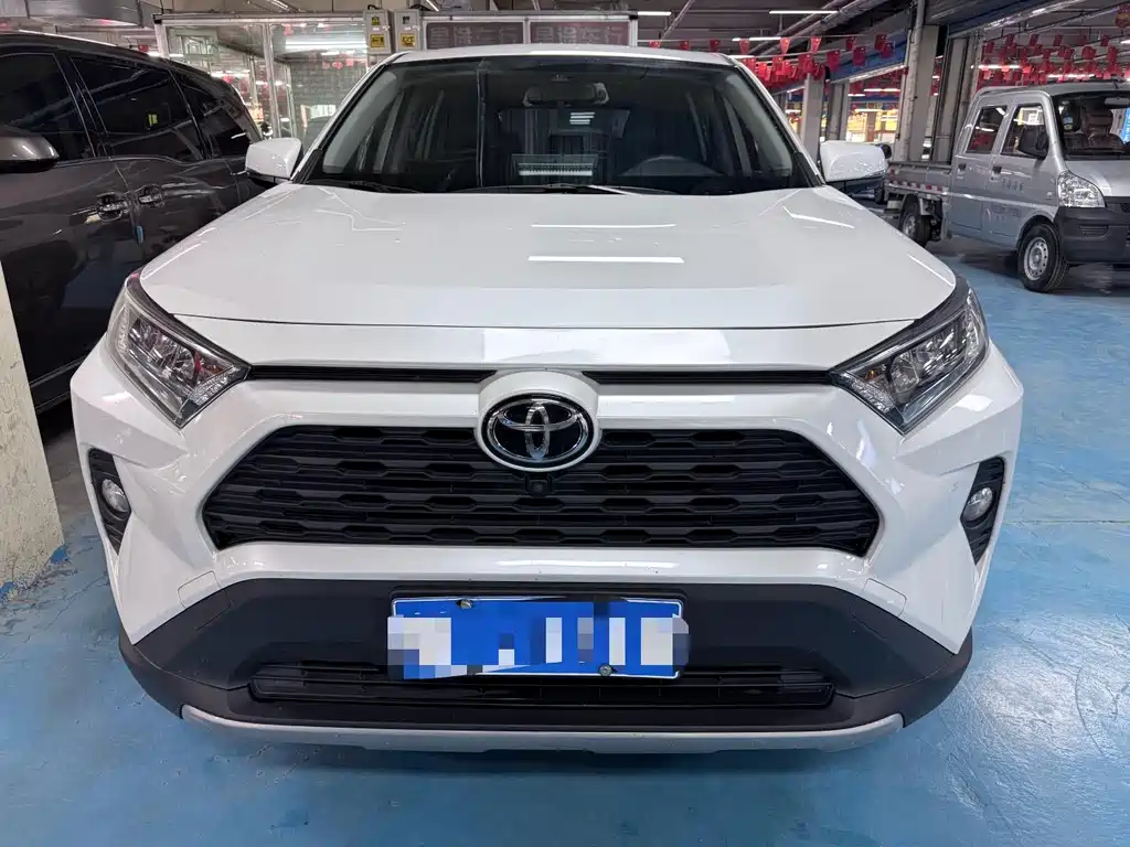 Toyota RAV4 — фото 2