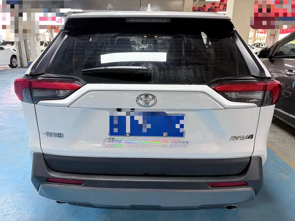 Toyota RAV4 — фото 20