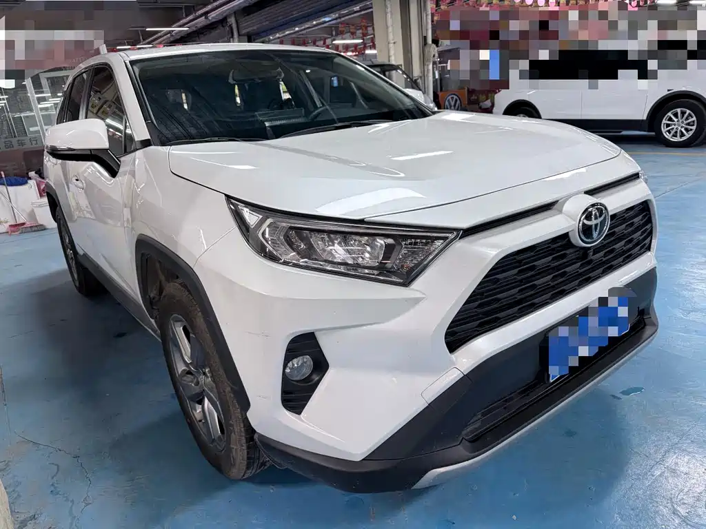 Toyota RAV4 — фото 3