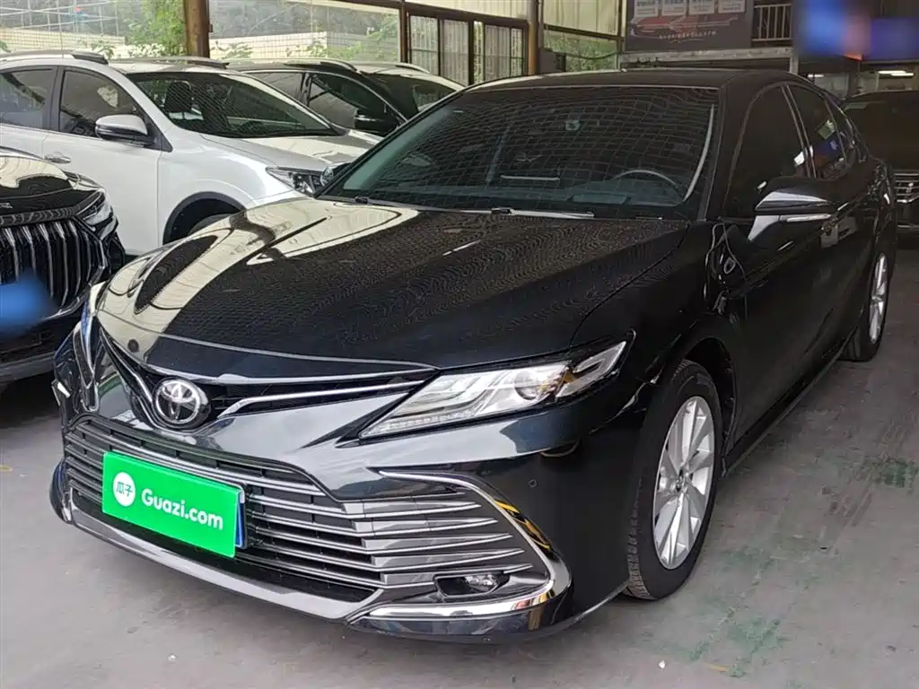 Toyota Camry — фото 2