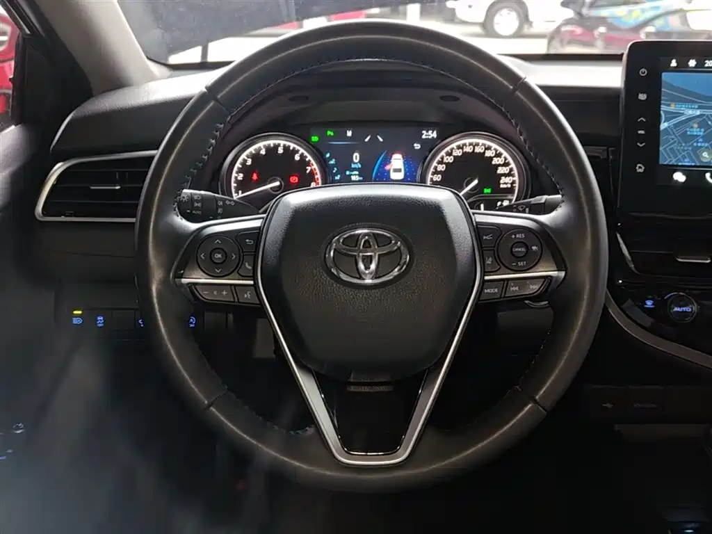 Toyota Camry — фото 11